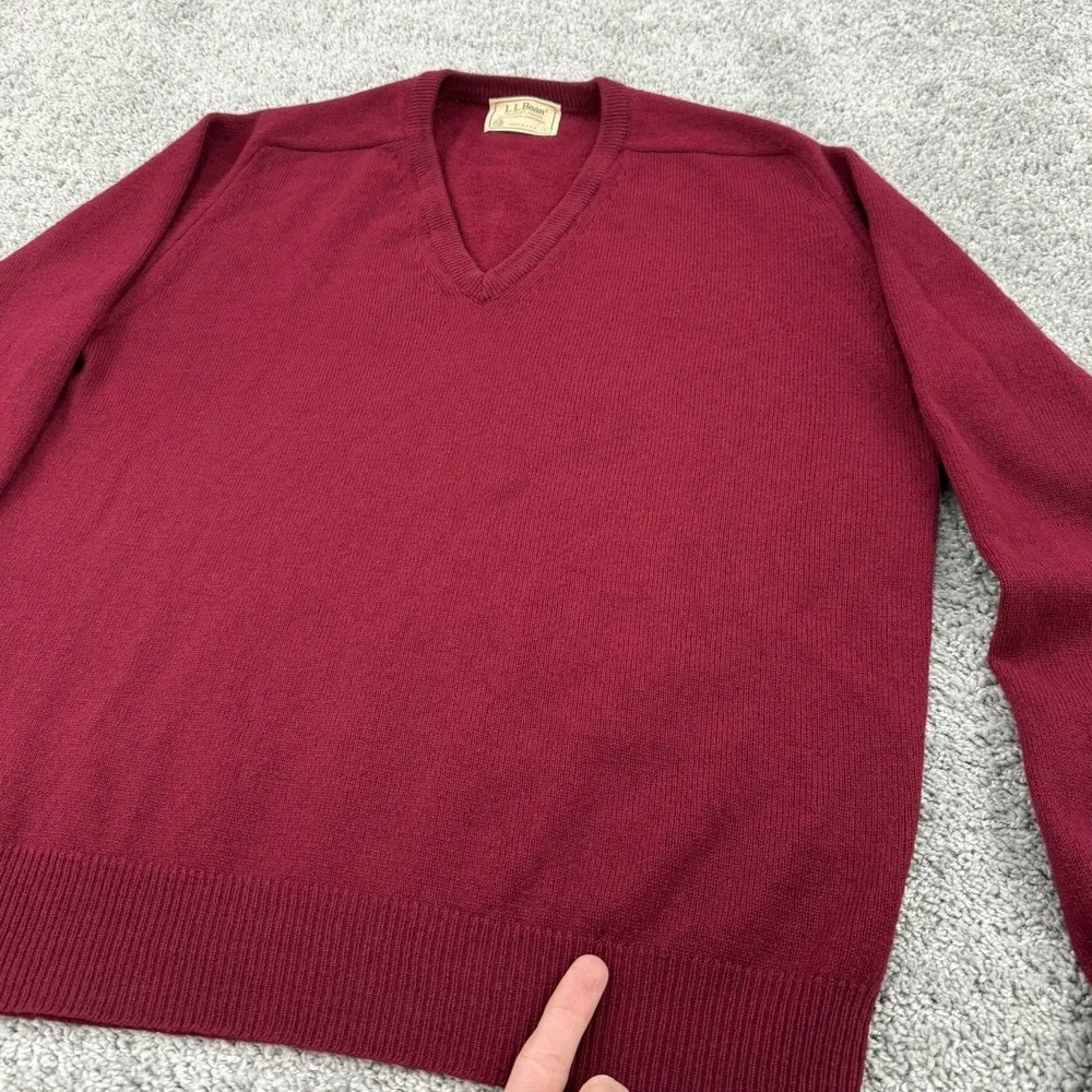 Vintage LL Bean Sweater Men's L Red 100% Virgin Lambswool Made In USA V-Neck